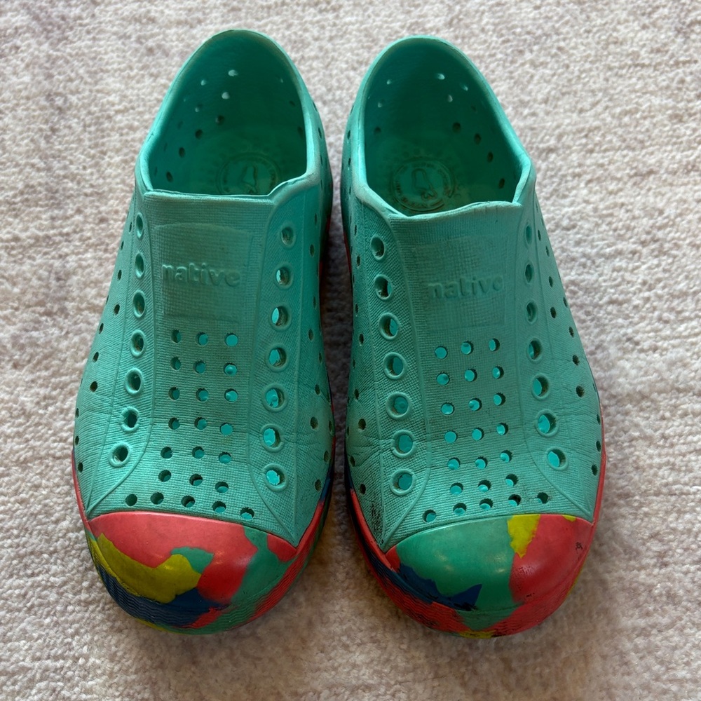 Native Kids Water Shoes in Teal with Multicolor Toe Accents